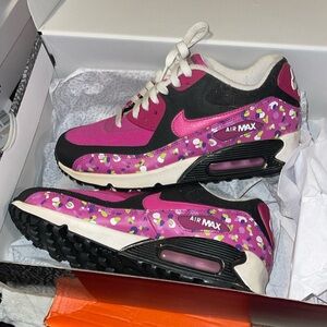 Nike AirMax 90 7Y or women 8